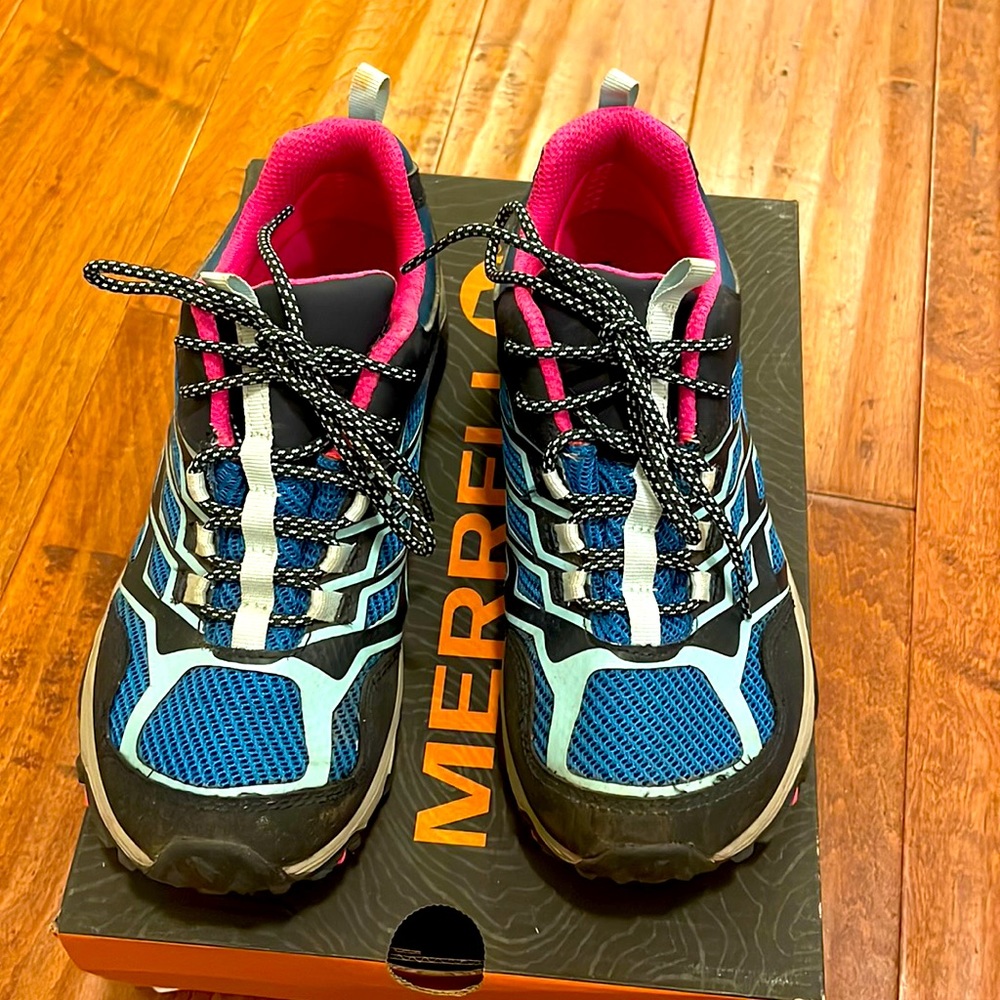 Merrell Moab Waterproof Hiking shoes. Blue,pink & black. Youth size 4